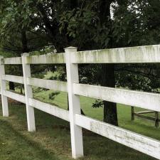 vinyl_fence_cleaning 1